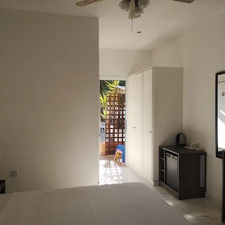 St Elena Boutique Готель Ларнака